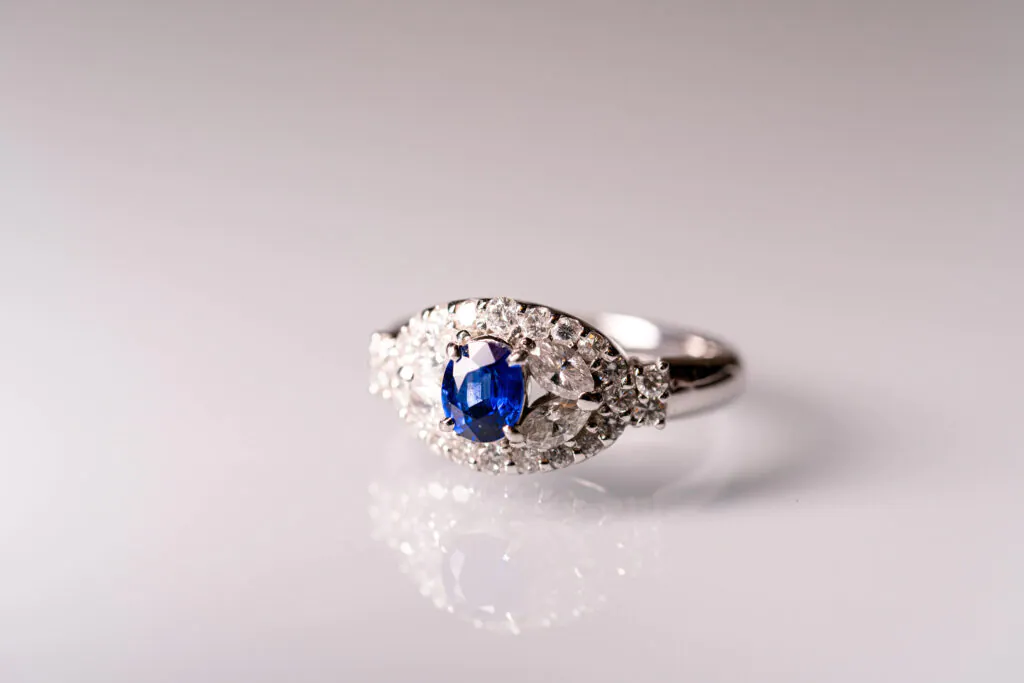 青いサファイアの指輪