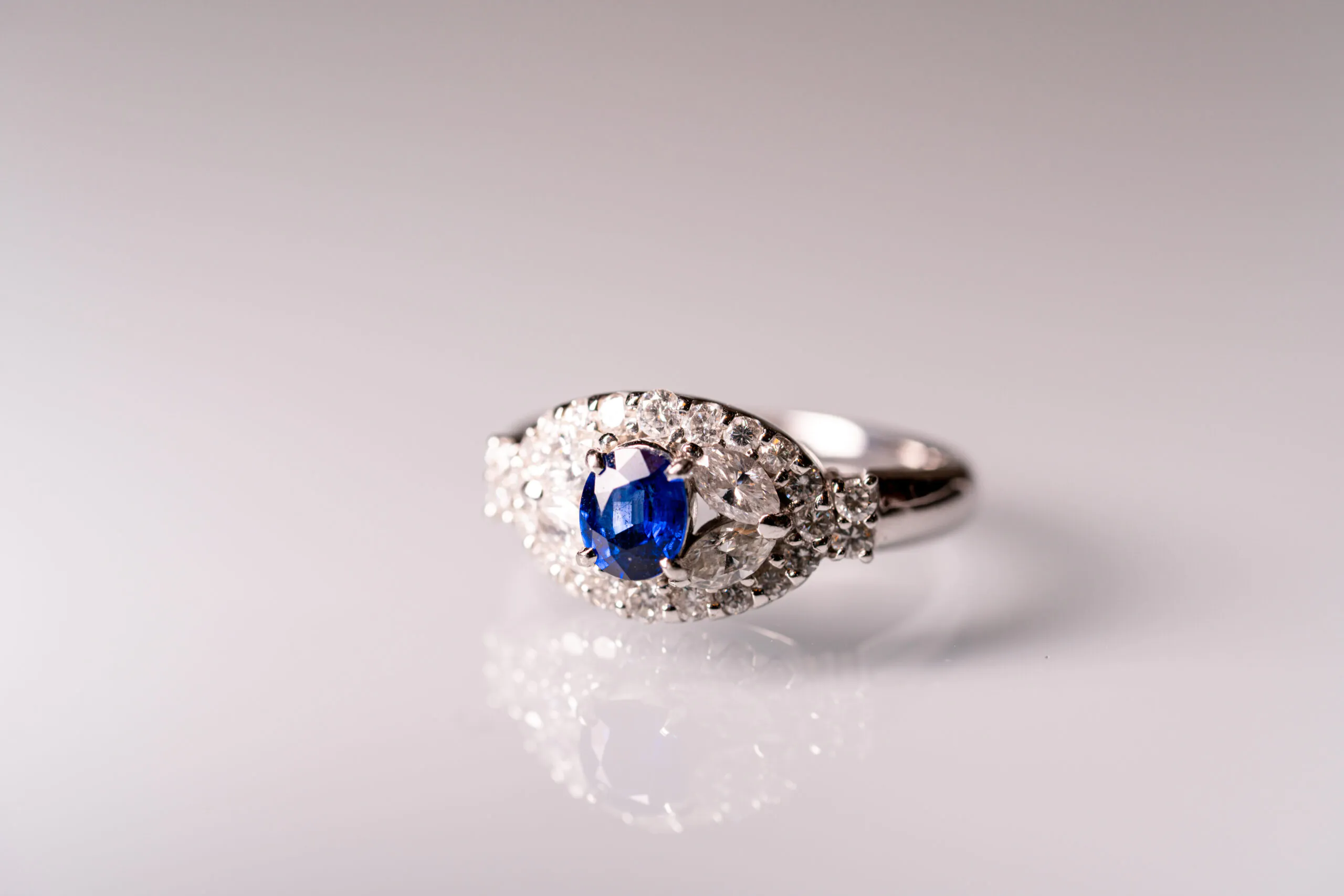 青いサファイアの指輪